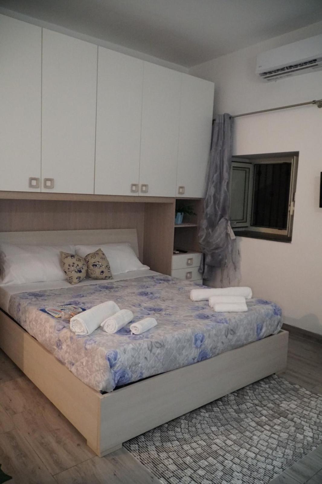 B&B Porta Garibaldi Catânia Quarto foto